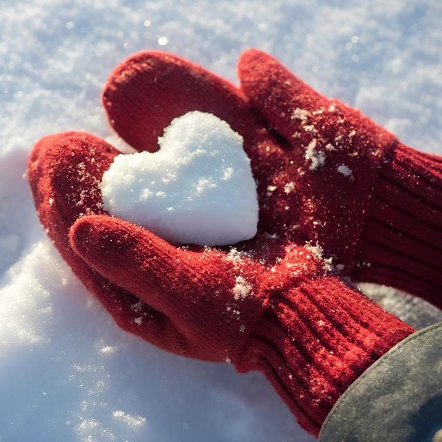 AI genereret billede - hjerteformet snebold