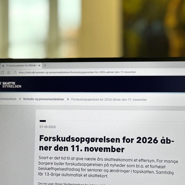 Computer tilgår forskudsopgørelsen for 2026